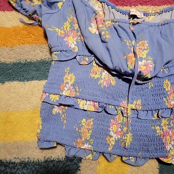 NWT Juniors XL SO Smocked Ruffles Blouse Blue Flower Puff Sleeve Crop Top - Picture 4 of 12